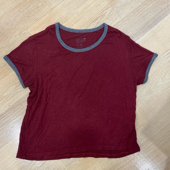 Tops - TShirt Large Maroon